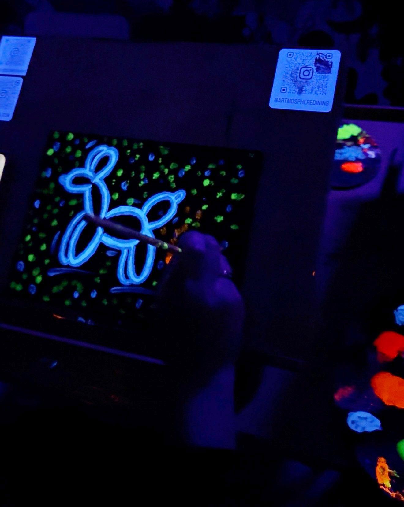 Paint in the Dark – Malen im Dunkeln mit leuchtenden Farben